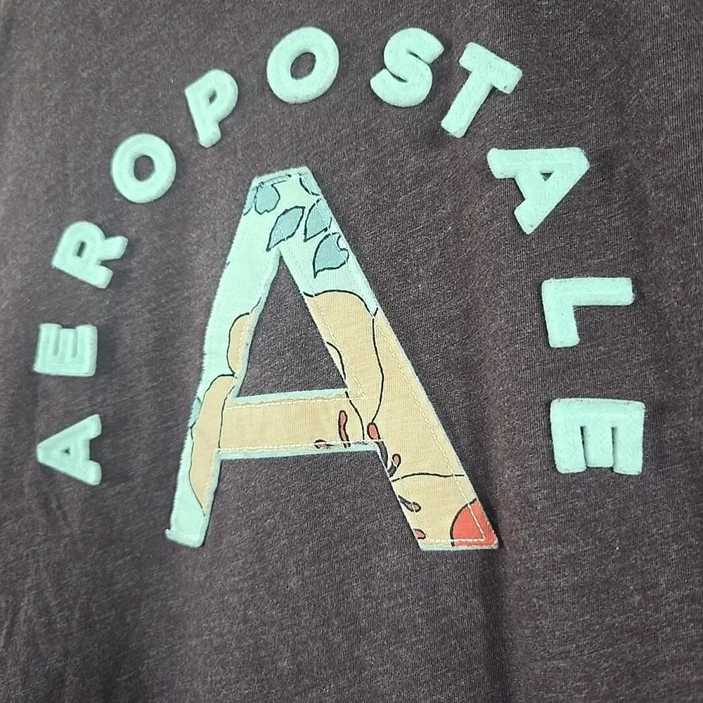 Aeropostale Graphic Tee Girls XL Burgundy Floral Applique Classic Crew Shirt‎